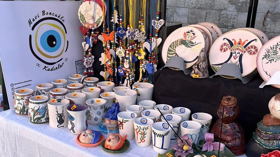 Sanat ile Kadın Emeğini Buluşturan Kolektif: Mavi Boncuklu Kadınlar