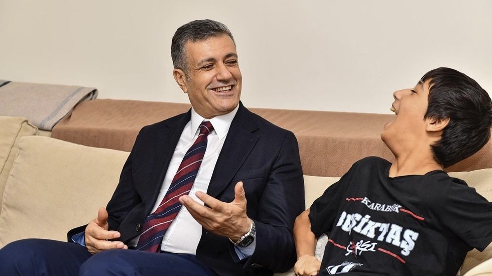 Serebral Palsi hastası Ays Kara’nın hayalini Başkan Bozkurt gerçekleştirdi