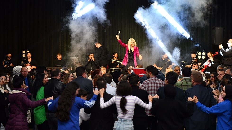 2. Kardeş Kültürler Festivali, kardeşlik halaylarına sahne oldu