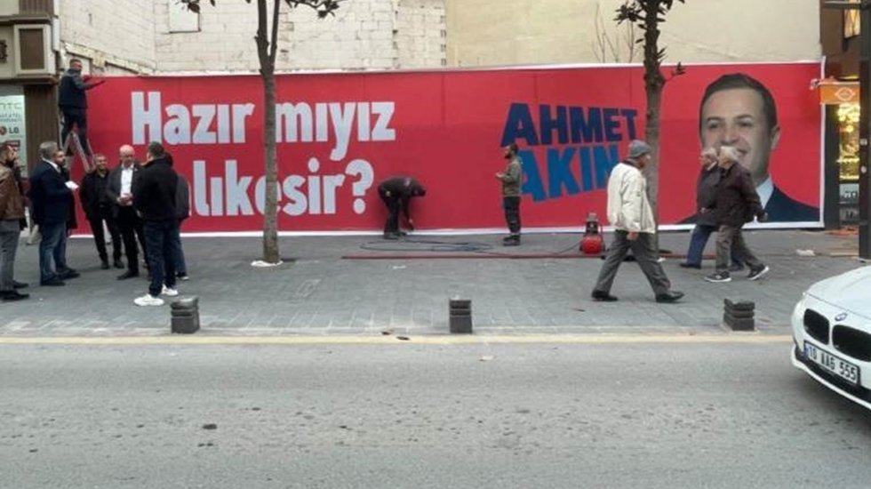 CHP&rsquo;nin Balıkesir adayı Ahmet Akın&rsquo;ı yıpratmak i&ccedil;in sahte mesajlar atmaya başladılar!