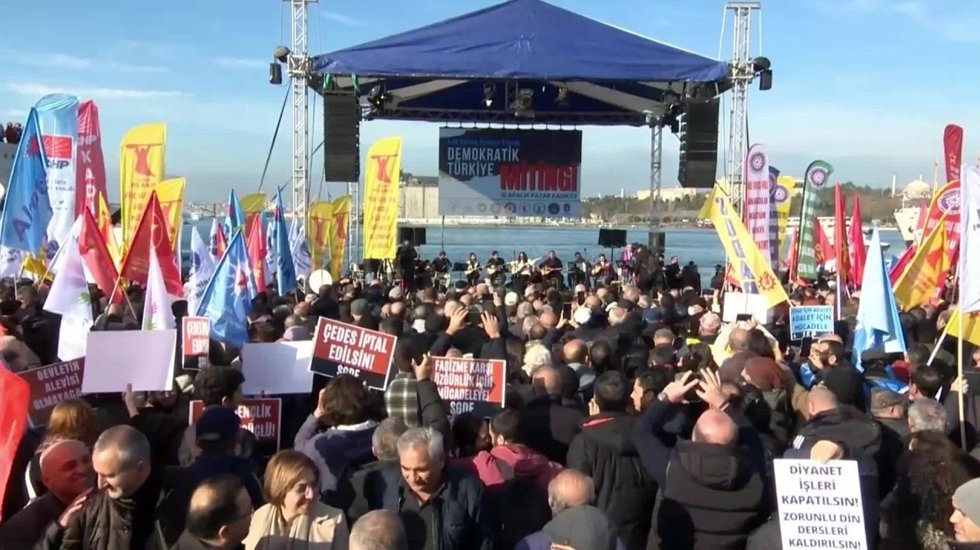 Alevi STK&rsquo;lar: &ldquo;Devletin Alevisi olmayacağız. Dedelerimizi h&uuml;k&uuml;metin memurları yapmayacağız&rdquo;