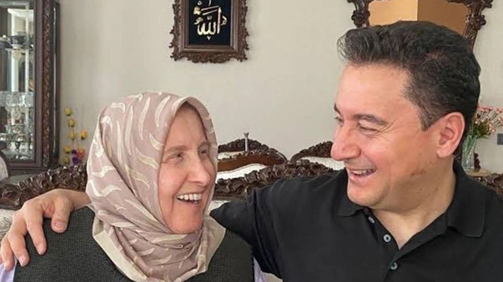 Ali Babacan&rsquo;ın anne acısı