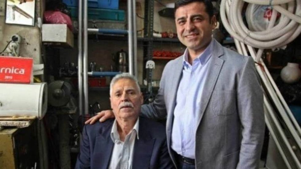 Babasını kaybeden Demirtaş: Merak etme baba, y&uuml;reğimiz bu h&uuml;creden b&uuml;y&uuml;kt&uuml;r
