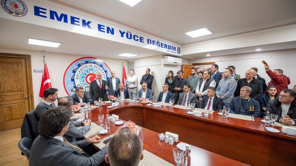 Başkan Soyer,&nbsp;Sendikacılarla buluştu