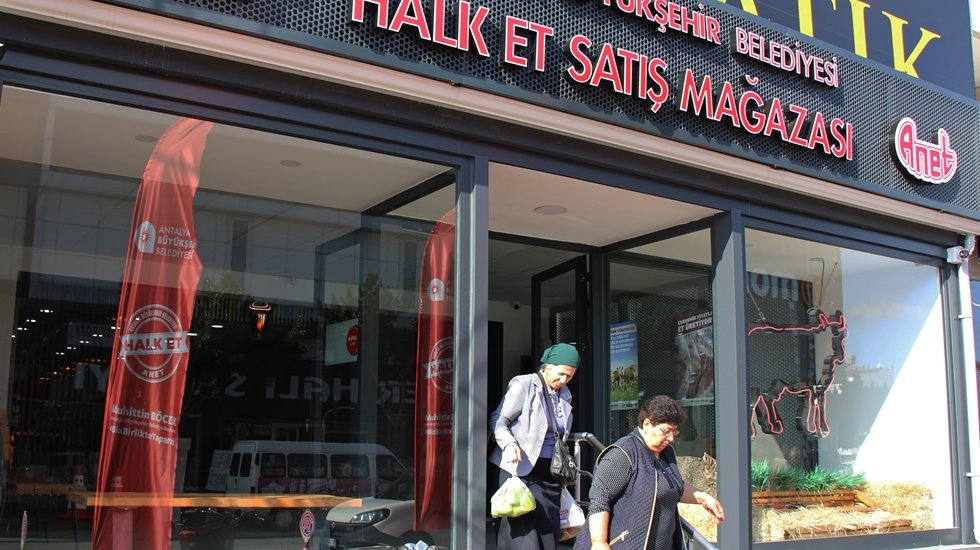 B&uuml;y&uuml;kşehir&rsquo;in uygun fiyatla et satışı yapan &lsquo;Halk Et&rsquo; d&ouml;rt yaşında