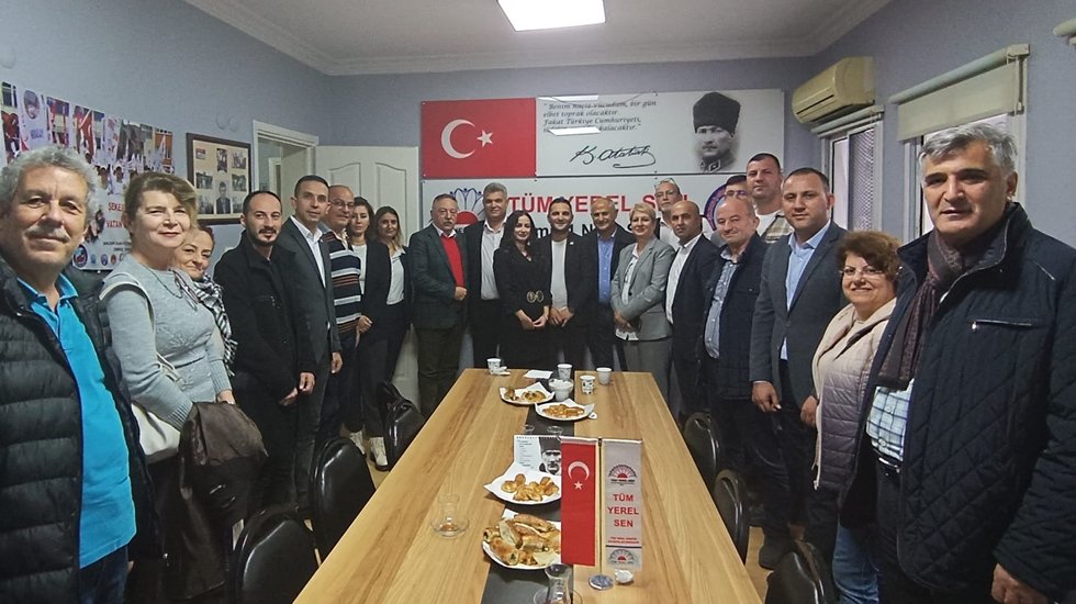 CHP&rsquo;li Bayır: &lsquo;İzmir sosyal demokrasinin kalesi diyorsanız, &ouml;rg&uuml;t&uuml;n&uuml;n &ouml;n&uuml;ne koyun sandığı!