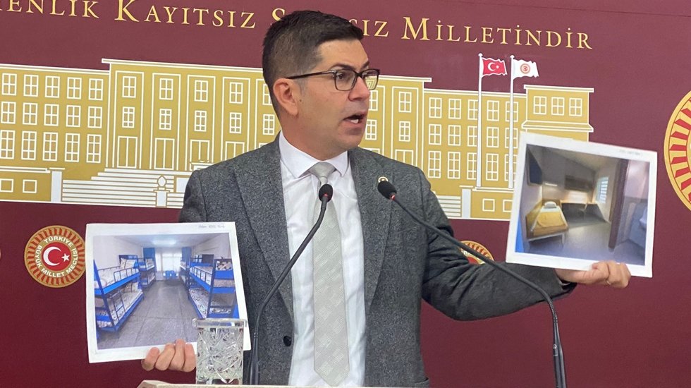 Eskiden &ouml;ğrenciler birbirlerine yurt &ccedil;ıktı mı diye sorarlardı. Artık birbirine &lsquo;sizin yemekten kurt &ccedil;ıktı mı? Diye soruyor!