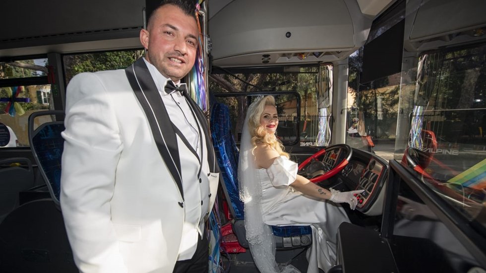 Gelin Hanım yolcu taşıdığı otob&uuml;sle nikahına geldi