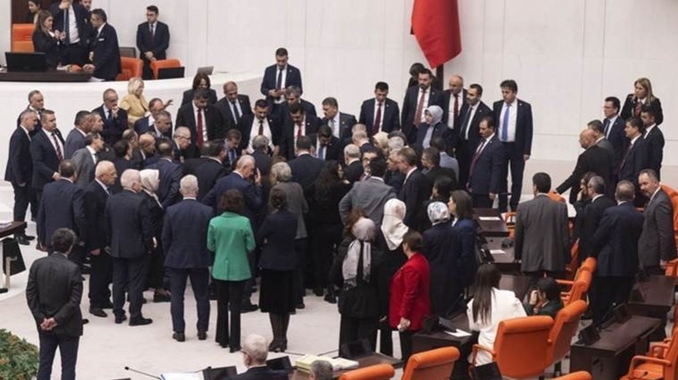 Hasan Bitmez'in bayıldığı sırada AKP sıralarından utandıran s&ouml;zler: 'Allah'ın gazabı b&ouml;yle olur!'