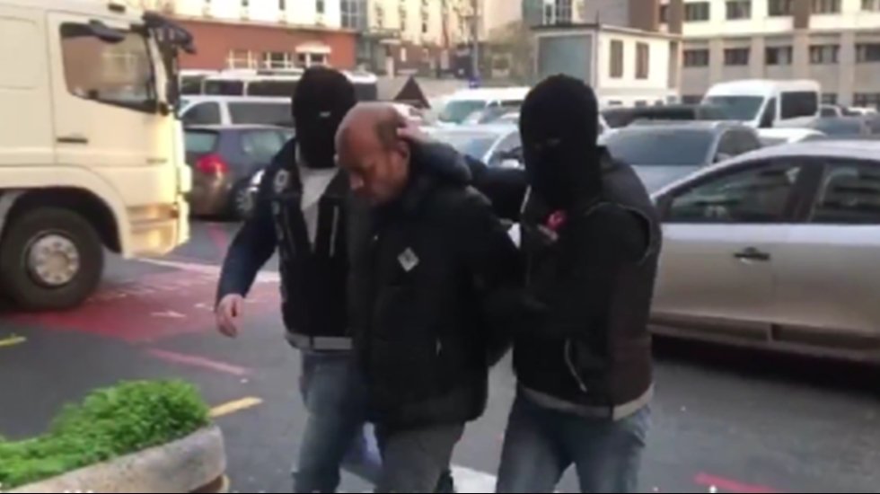 İnterpol tarafından kırmızı b&uuml;ltenle aranan 2 kişi İstanbul'da yakalandı