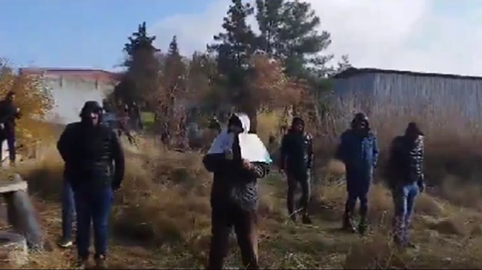 &Ouml;zak Tekstil iş&ccedil;ilerinin direnişine destek veren Milletvekilleri yerlerde s&uuml;r&uuml;klendi!