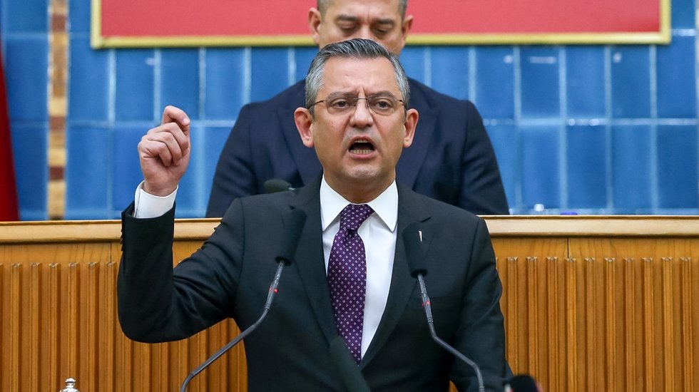 &Ouml;zg&uuml;r &Ouml;zel: "7 bin lira seyyanen zammı alana kadar b&uuml;t&uuml;n emeklileri m&uuml;cadeleye davet ediyorum"