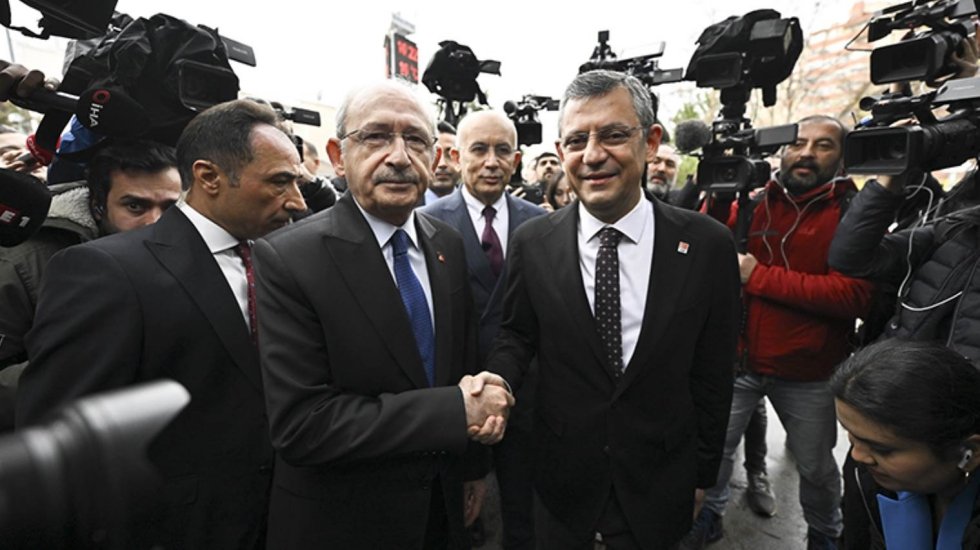 &Ouml;zg&uuml;r &Ouml;zel, Kılı&ccedil;daroğlu'nu ofisinde ziyaret etti