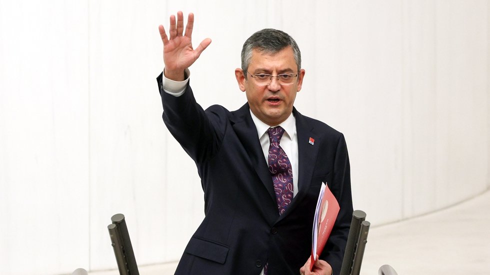 CHP kurmayları: "&Ouml;zg&uuml;r &Ouml;zel'in bildirisi iktidara mesajdır. İyi niyetli değiller. &Ccedil;ektikleri yere gitmeyiz"