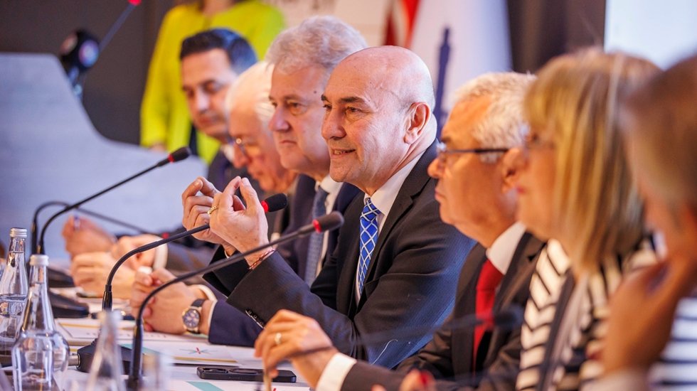 Soyer: &ldquo;D&uuml;nyanın temiz enerji kenti İzmir&rsquo;dir&rdquo;