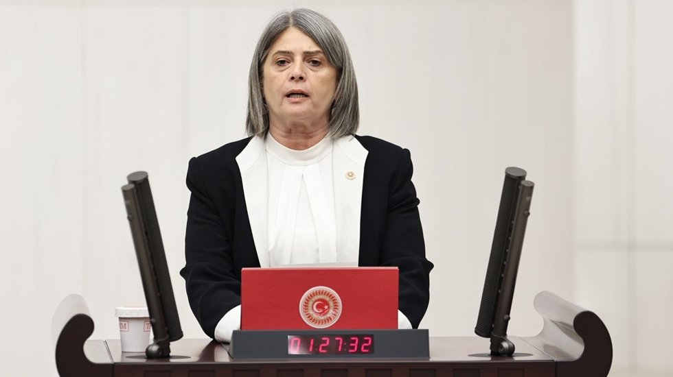 Slogan olacak başlık: "Trabzonlu Bakan &ccedil;ok ama Trabzon&rsquo;a Bakan yok!"