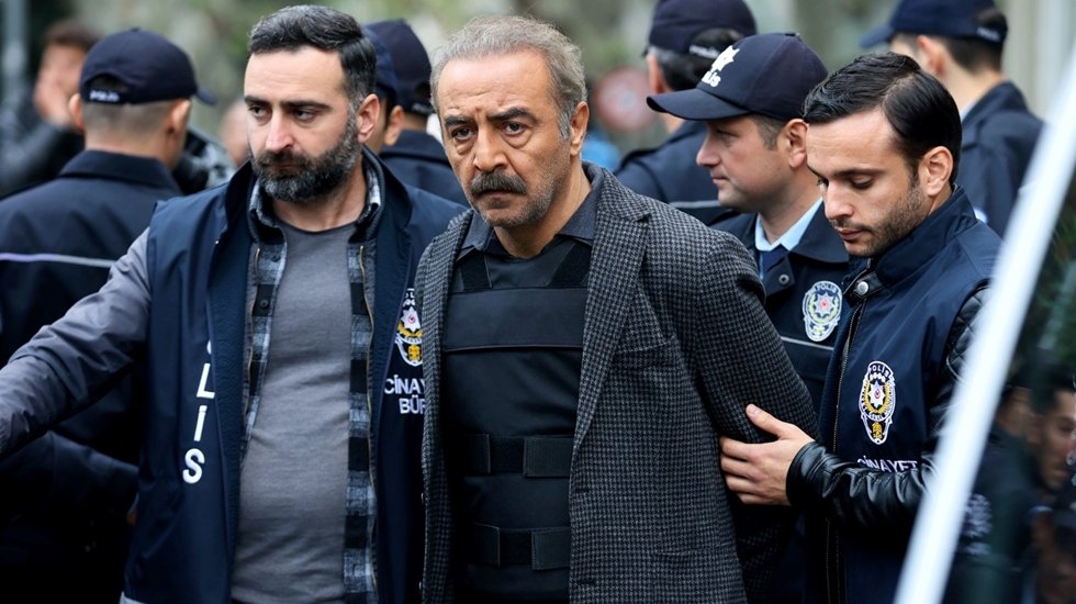 Yılmaz Erdoğan'ın başrol&uuml;n&uuml; oynadığı 'İnci Taneleri'nin tanıtımına sosyal medyada tepki yağdı&hellip;
