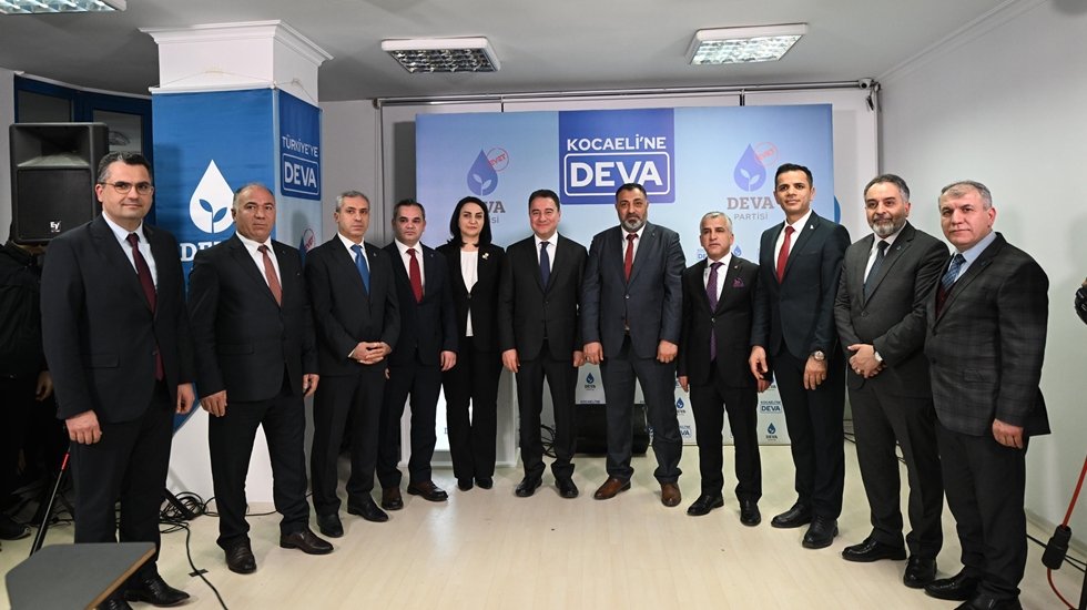 Ali Babacan: "B&uuml;t&uuml;n b&uuml;y&uuml;kşehirlerde kendi adaylarımızla se&ccedil;ime gidiyoruz"