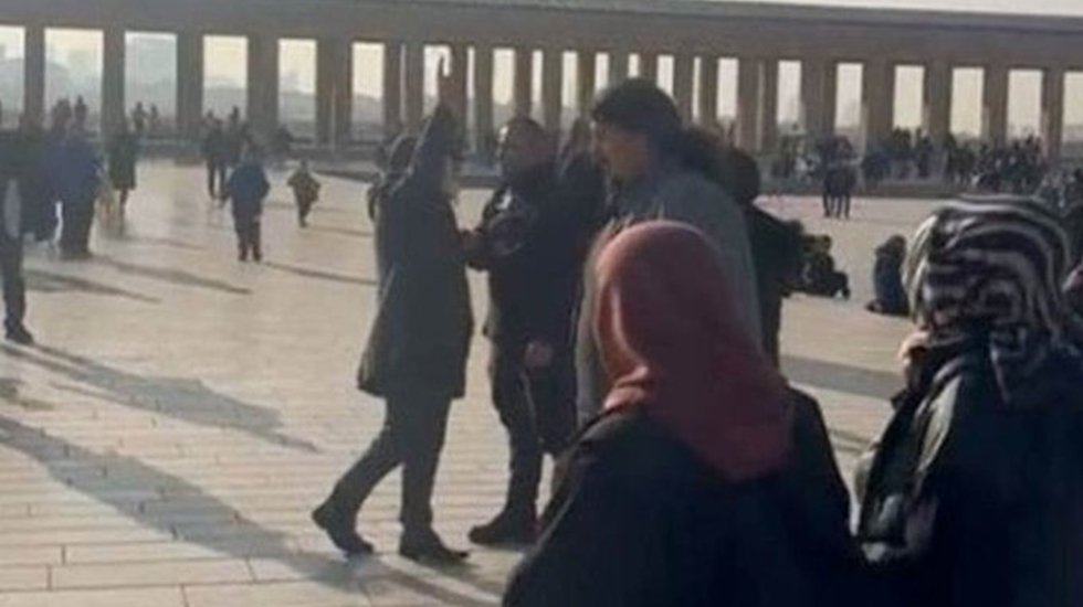 Anıtkabir'de şeriat sloganları!