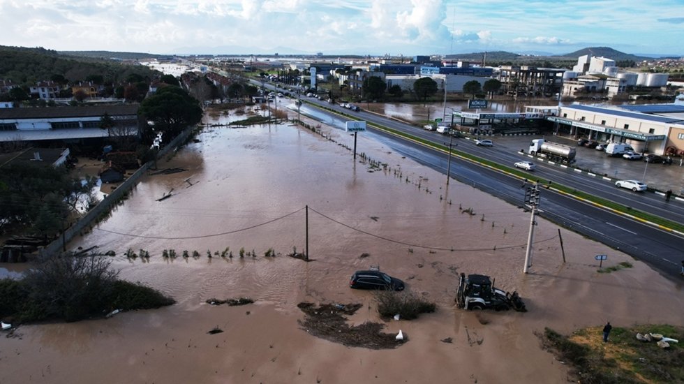 Ayvalık&rsquo;ta şiddetli yağış felaket oldu&hellip;
