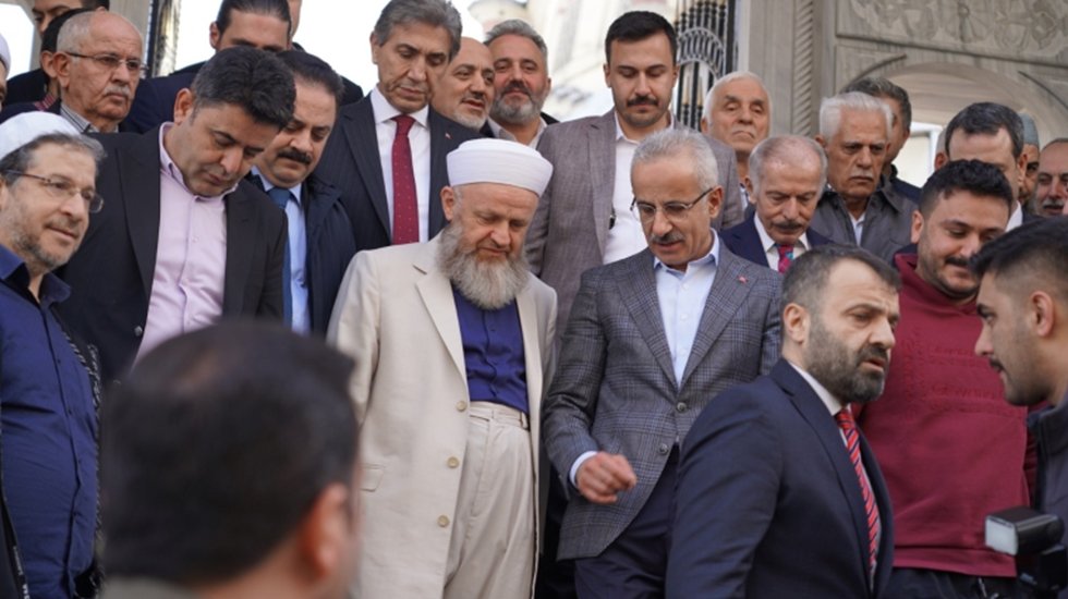 Bakan Uraloğlu, İsmailağa cemaatine bağlı Vakfı'ı ziyaret etmiş&hellip;