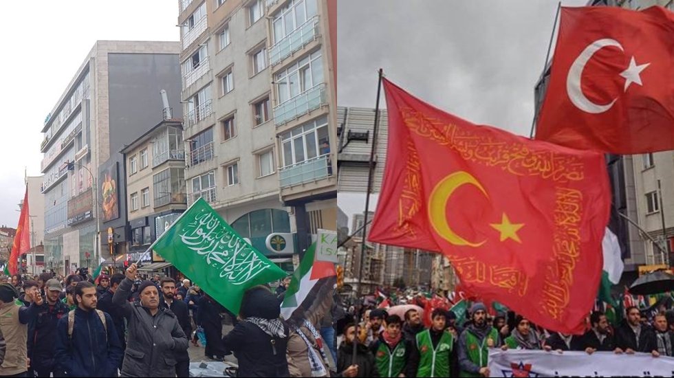 Bu mitingde hilafet ve tevhit bayrakları a&ccedil;ıldı.