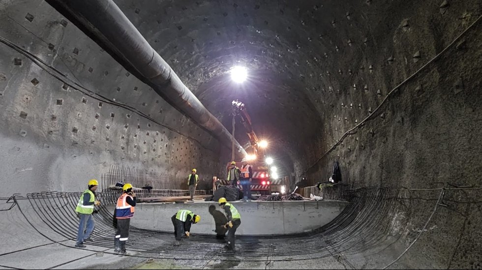 Buca ile Bornova&rsquo;yı birbirine bağlayacak Onat T&uuml;neli&rsquo;nde &ccedil;alışmalar 7/24 devam ediyor