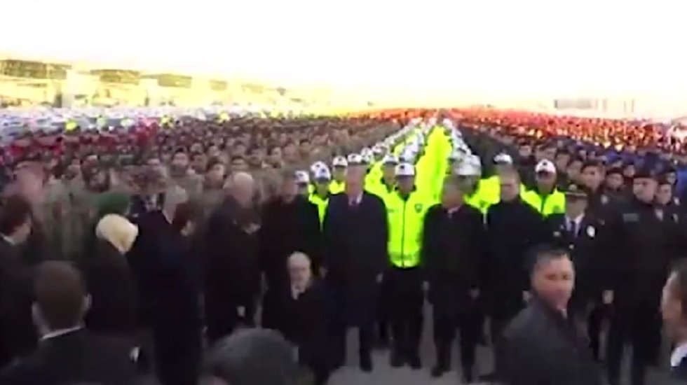 Hulki Cevizoğlu&rsquo;ndan Erdoğan&rsquo;ın &ouml;n&uuml;nde diz &ccedil;&ouml;kt&uuml;ğ&uuml; 'fotoğrafa' a&ccedil;ıklama!