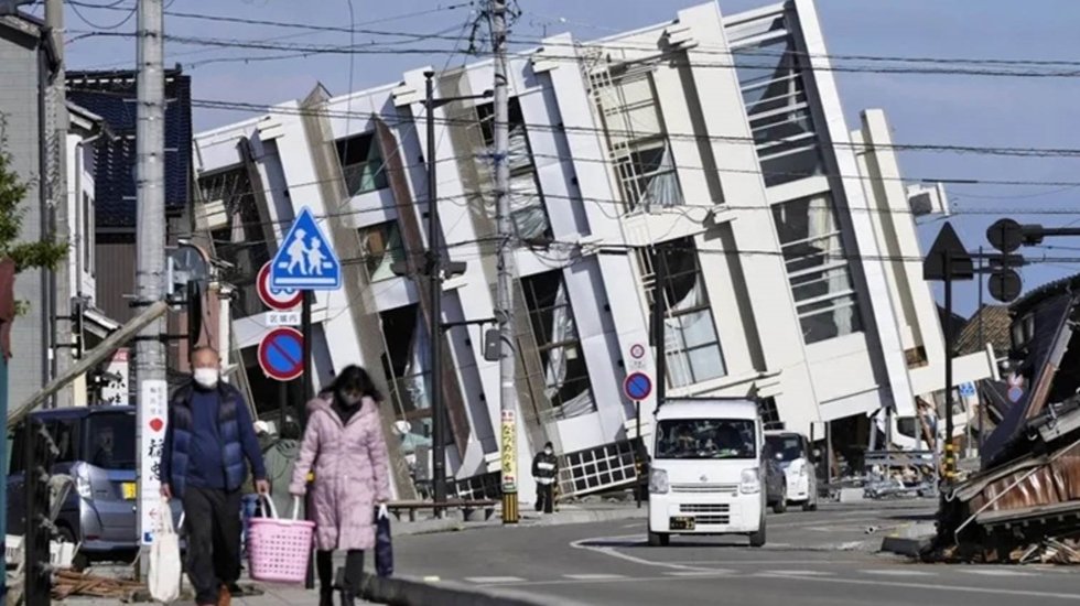 Japonya'daki 7.4 büyüklüğündeki depremde sadece 48 kişi hayatını kaybetti. 
