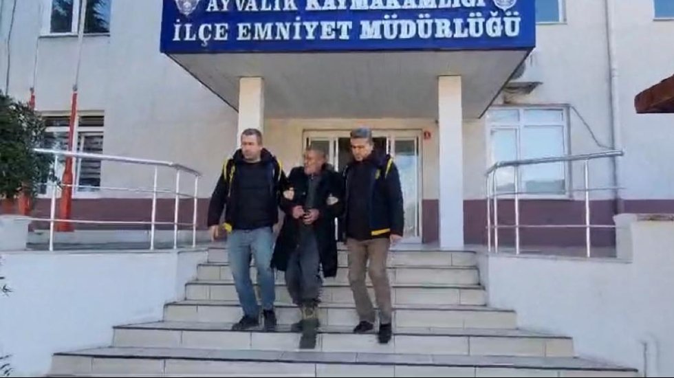 Kesinleşmiş 21 yıl 6 ay cezası bulunan firari Ayvalık&rsquo;ta yakalandı