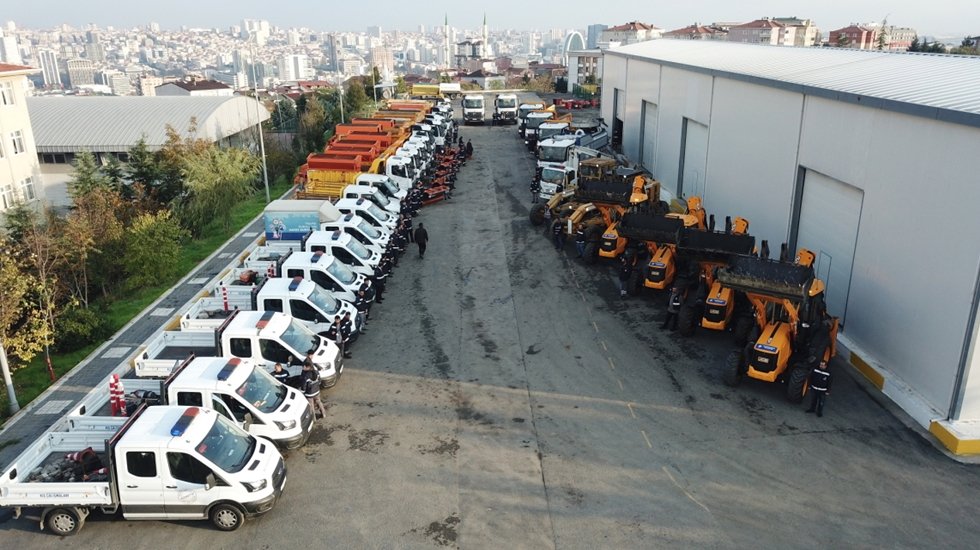 Küçükçekmece belediyesi binin üzerinde personel, 2 yüzün üzerinde araçla karla mücadeleye hazır