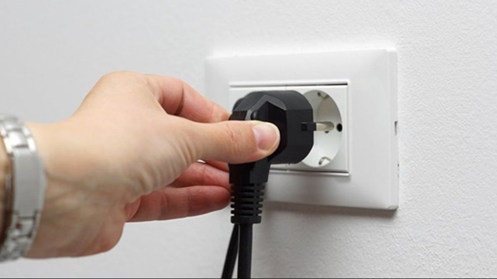 Kullanılmayan elektrikli cihazların fişini prizde takılı tutmayın
