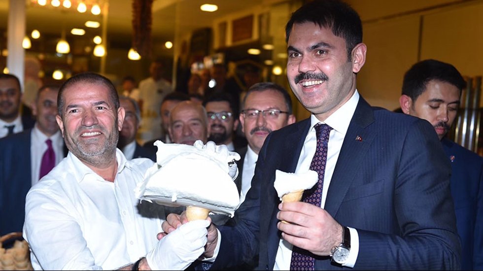 Murat Kurum'un Kahramanmaraş&rsquo;ta kolon kesen firari Kervancıoğlu ile fotoğrafı ortaya &ccedil;ıktı!