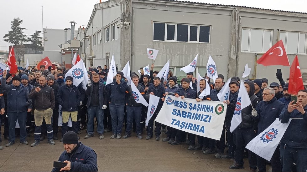 &Ouml;z&ccedil;elik-İş Sendikası: "Anlaşma sağlanamadığı i&ccedil;in &lsquo;grev kararı&rsquo; aldık...