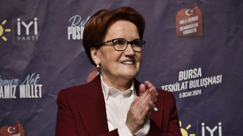 Partisinin Bursa adaylarını a&ccedil;ıklayan Meral Akşener: '&Uuml;&ccedil;&uuml;nc&uuml; yol biziz'