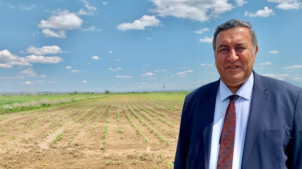 &Uuml;lkemizdeki nitelikli arazilerden 17 bin 76 taşınmazı yabancılar satın aldı