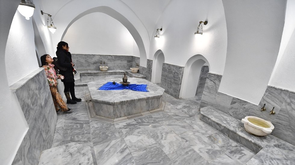Yenilenen tarihi Namazg&acirc;h Hamamı kadınların elinde yaşayacak