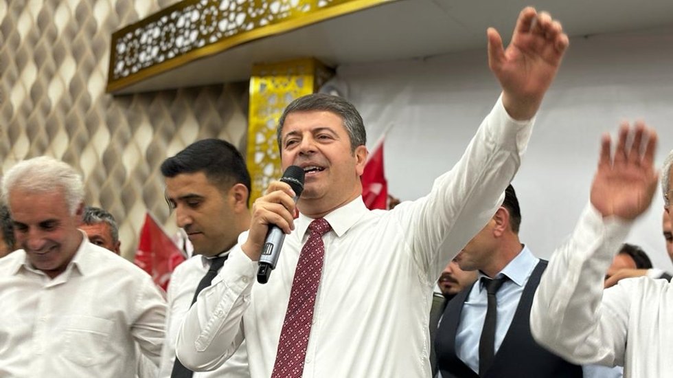 Adaylığını a&ccedil;ıklayan Milletvekili Tutdere g&ouml;zyaşlarına hakim olamadı