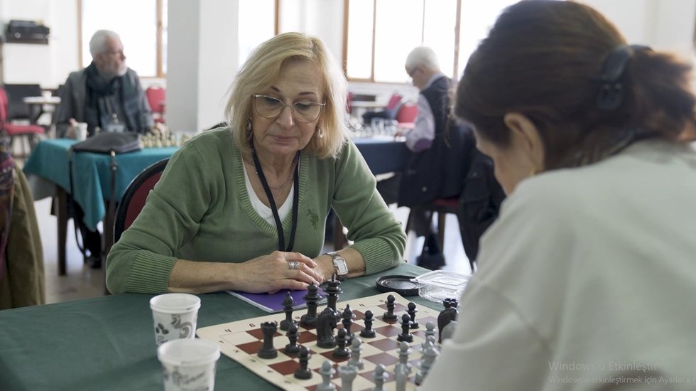 Beşiktaş Belediyesi 65+ Yaşam Ofisi’nde satranç dersleri başlattı
