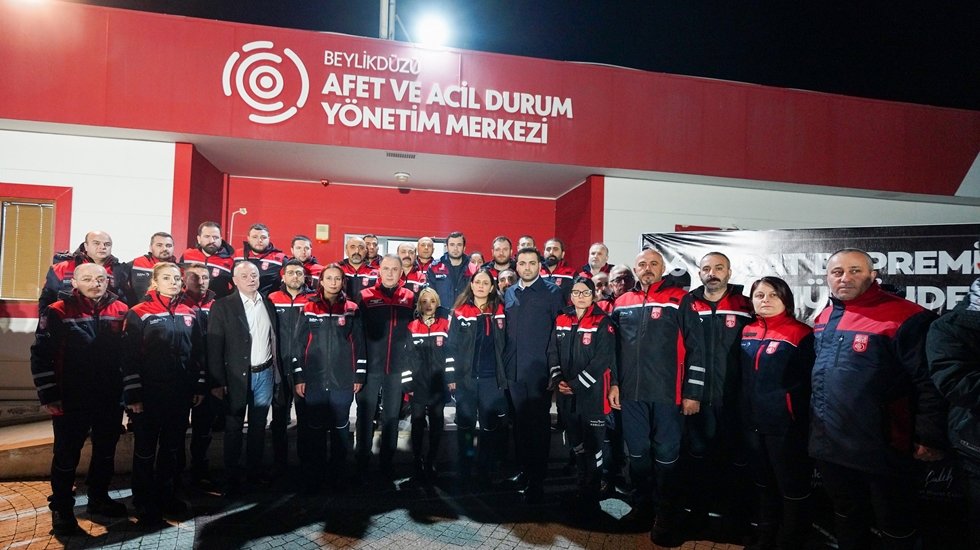 Beylikdüzü Belediyesi, 6 Şubat depremlerinin yıl dönümünde hayatını kaybedenleri andı