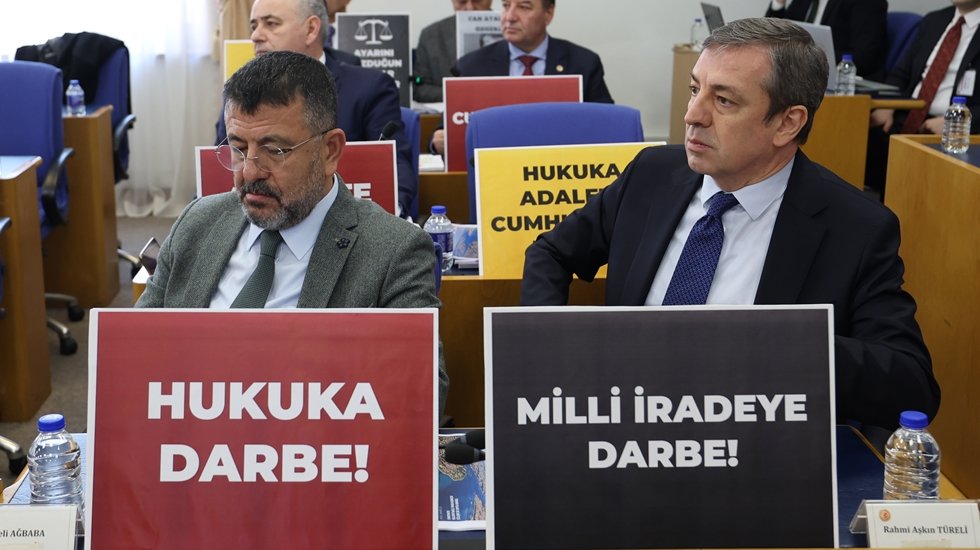 CHP&rsquo;li T&uuml;reli: "Cumhurbaşkanının iki şapkası var. B&ouml;yle ucube bir durum hi&ccedil;bir yerde olmaz"