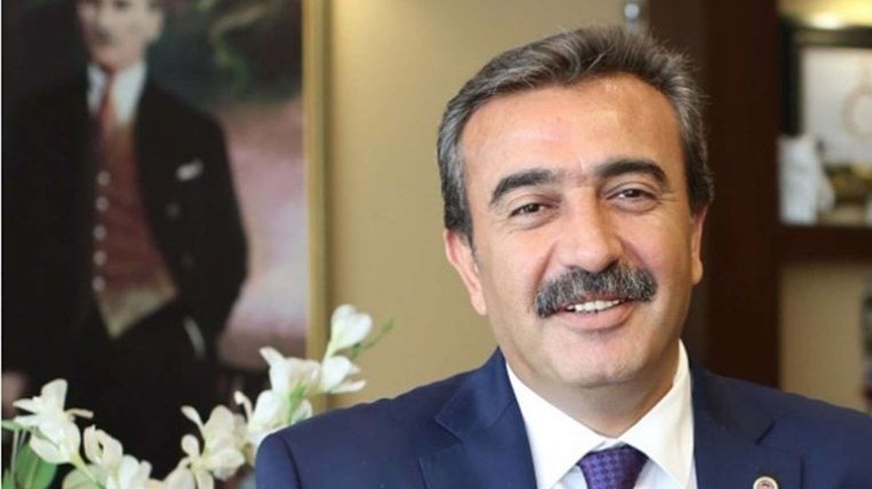 &Ccedil;ukurova Belediye Başkanı Soner &Ccedil;etin CHP'den istifa etti
