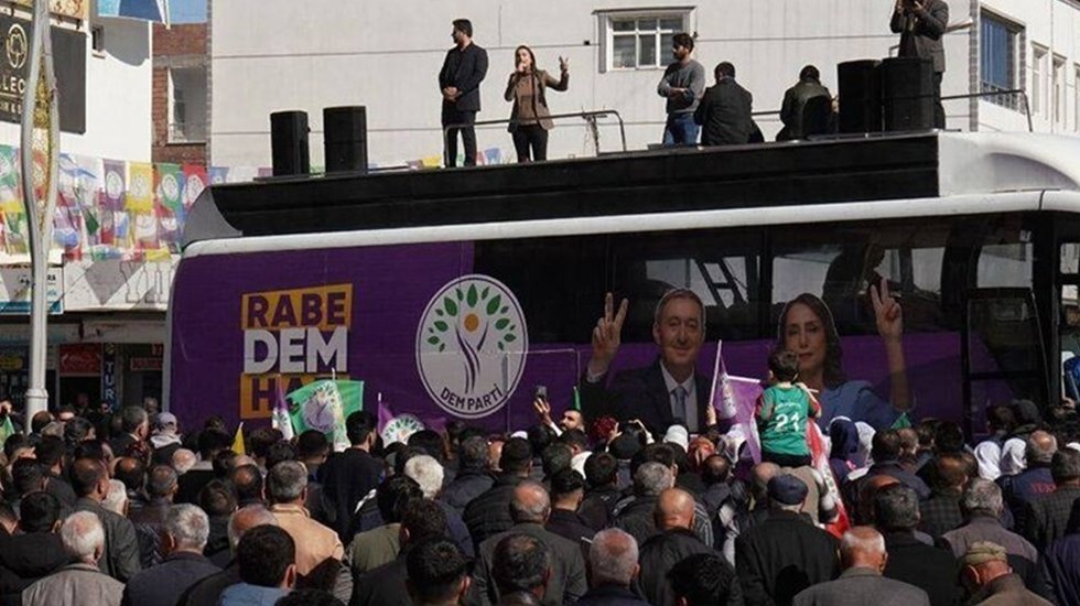 DEM Parti'den AKP'ye 'H&Uuml;DA PAR' g&ouml;ndermesi: 'Hizbul-Kontranın uzantısı partiyle...'