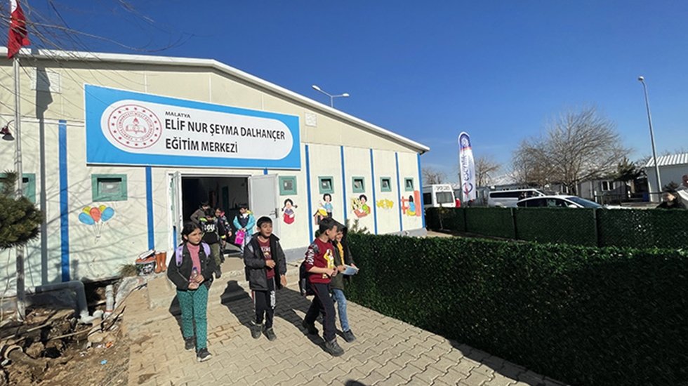 Depremden 1 yıl sonra okul konusunda ciddi sıkıntılar var