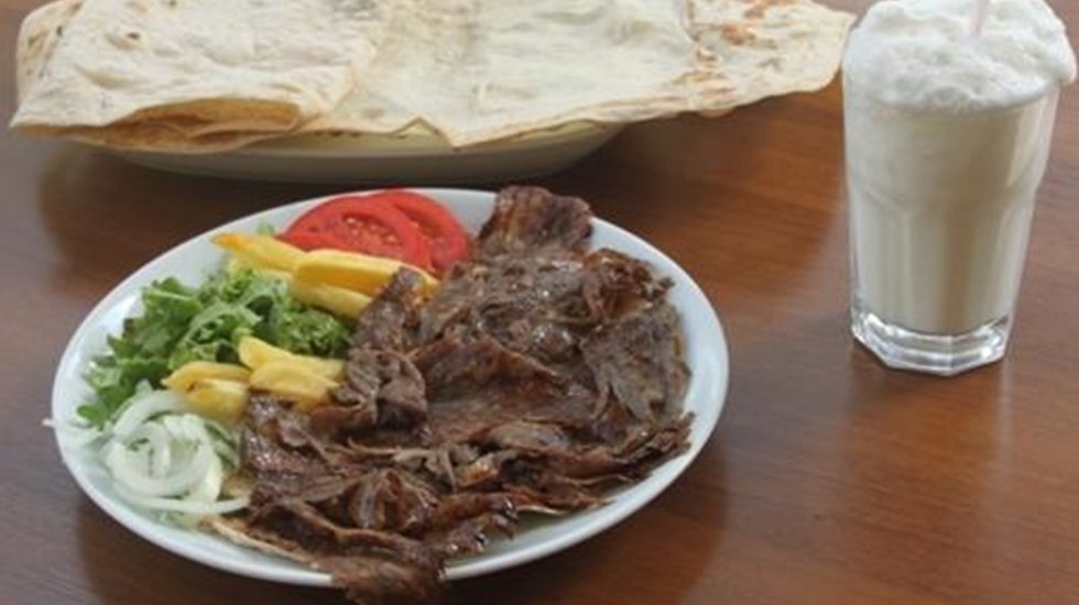 Emin&ouml;n&uuml;'nde b&uuml;fede iki d&ouml;ner iki ayrana bin 240 TL &ouml;dedi...