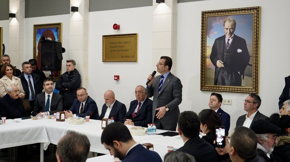 Hızır Lokmasında konuşan İmamoğlu: &lsquo;Her inancın belediye başkanıyız&rsquo;