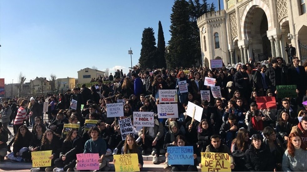 Politik olmak suç değil, bilinçtir: Öğrencilerin sesine kulak vermek yerine susturmaya çalışıyorsunuz!