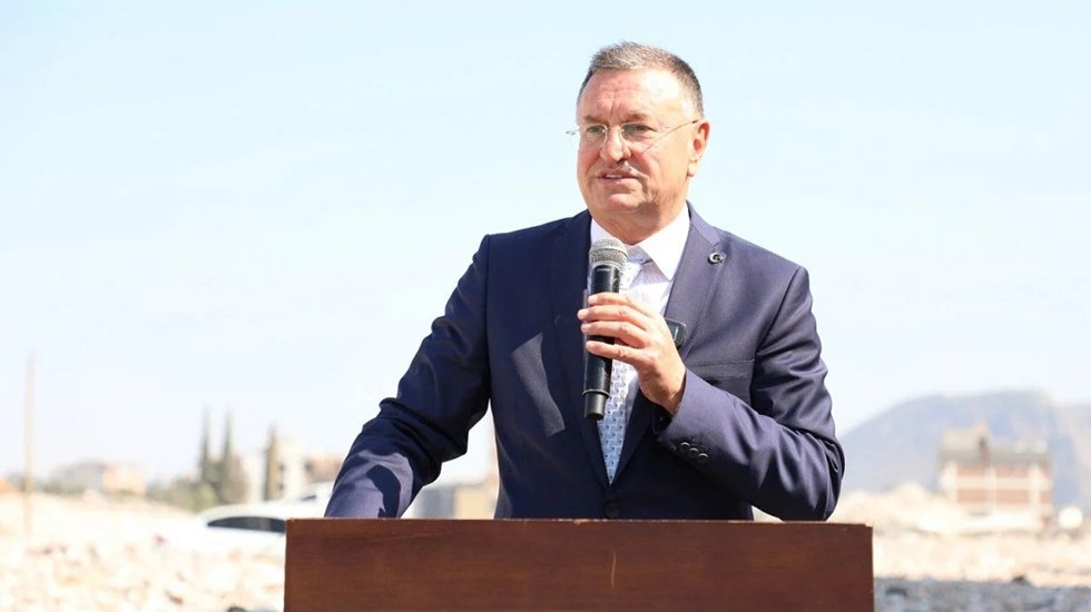 İl Başkanı'ndan L&uuml;tf&uuml; Savaş'a: 'AKP dolmuşuna binenin akıbeti u&ccedil;urumdur'