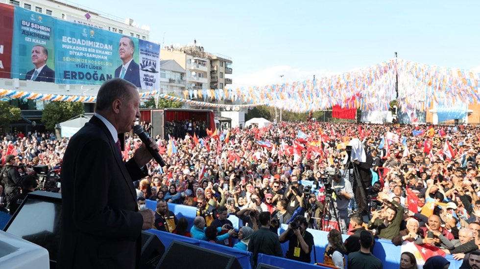 Manisa'da konuşan Erdoğan T&uuml;rkiye'nin sıkıntıları olduğunu kabul etti