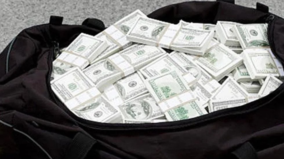 Ele geçirilen 2,5 milyon doların bulunduğu valizin 'İstanbul'dan sevk edildiği' iddia edildi